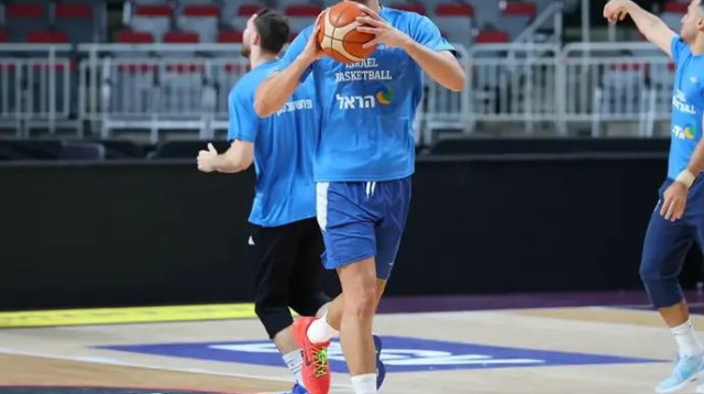אווירה טובה באימון לפני גרמניה (צילום: אודי ציטיאט)