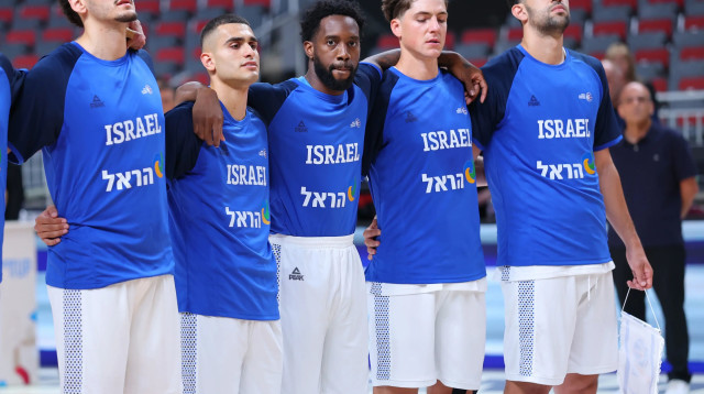 תומר גינת, אדם אריאל, קאדין קרינגטון, ים מדר, אילי דולינסקי שחקני נבחרת ישראל (צילום: אודי ציטיאט)