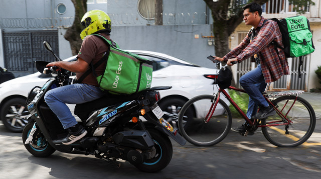 שירות המשלוחים Uber Eats במקסיקו (צילום: רויטרס)
