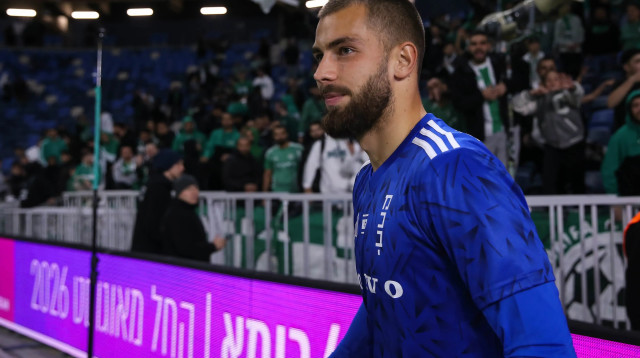 גאורגי ירמקוב שוער מכבי חיפה (צילום: מאור אלקסלסי)