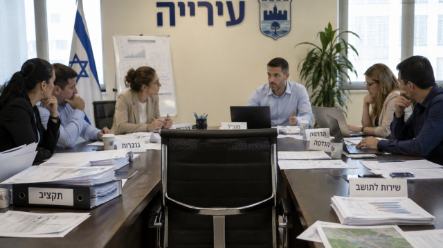 חסר לרשויות המקומיות כוח אדם מקצועי  (צילום: איור: מעריב אונליין)