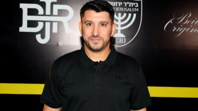 משחק הכנב נוסף במחנה. אלמוג כהן (צילום: אודי ציטיאט)