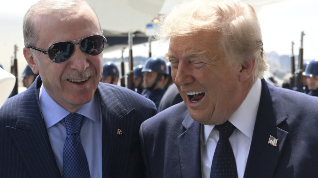 רג'פ טאיפ ארדואן ודונלד טראמפ בנמל התעופה באנקרה (צילום: רויטרס)