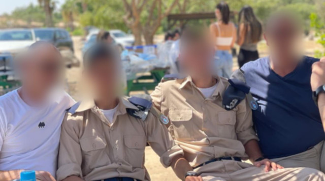 שני בוגרי קורס הטיס החדשים (צילום: דובר צה"ל)