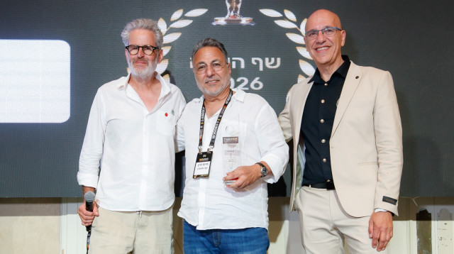 אילן ירון והשפים חיים כהן ואייל שני. כנס המסעדנות ה-11 (צילום: יבגני פלבין)