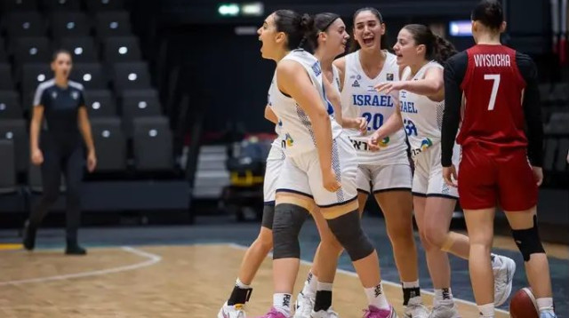 עוד הצגה כחול-לבן (צילום: אתר רשמי, FIBA)