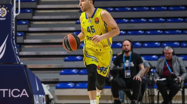 סיים בפעם החמישית העונה משחק עם לפחות 4 שלשות. בלאט (צילום: אתר רשמי, Dragan Tesic)