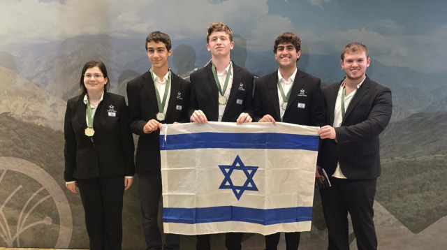 נבחרת ישראל בפיזיקה באולימפיאדת המדעים  (צילום: משרד החינוך ומרכז מדעני העתיד)
