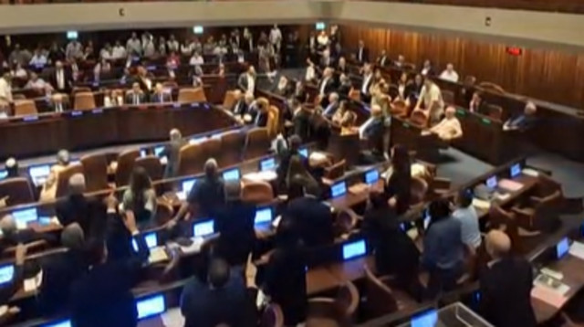 מהומה במליאת הכנסת בהגעת נתניהו להצבעה (צילום: אבי סולומון, וואלה!)