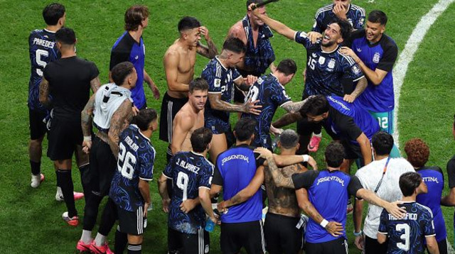 שחקני נבחרת ארגנטינה חוגגים (צילום: Gettyimages)