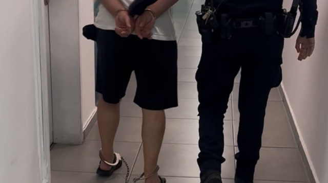 מעצר החשוד בדקירת זוגתו ההריונית (צילום: דוברות המשטרה)