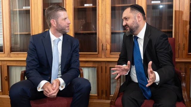 אריק טראמפ וזמיר איסייב (צילום: באדיבות הקהילה היהודית באקו)