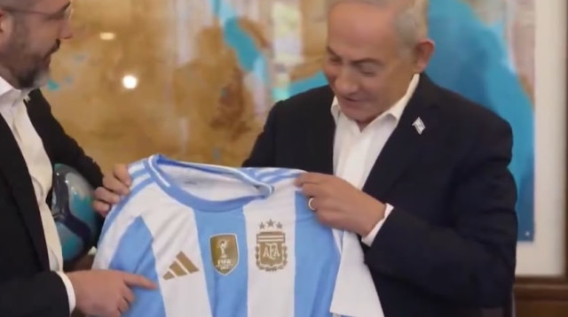 בנימין נתניהו תומך בנבחרת ארגנטינה (צילום: פייסבוק)