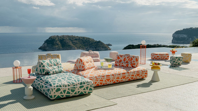 ריהוט חוץ Roche Bobois, להשיג בפיטרו הכט (צילום: יח"צ)