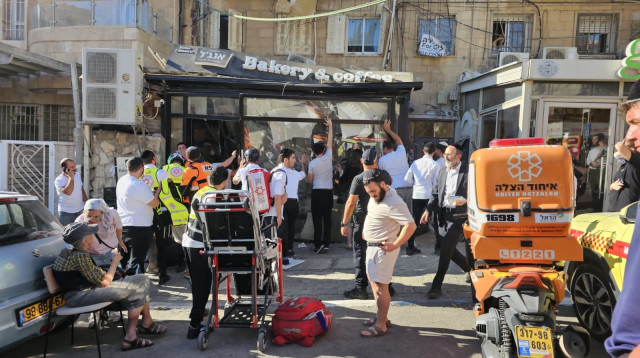 מרפסת קרסה מעל מאפיית אנג'ל בירושליים (צילום: שימוש לפי סעיף 27א')