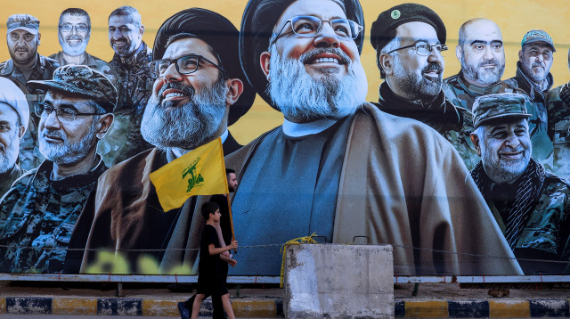 גרפיטי של חיזבאללה בביירות (צילום: REUTERS/Mohamed Azakir)