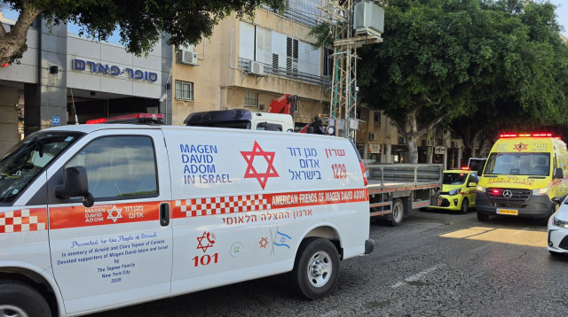 אמבולנסים בזירת האירוע בנתניה (צילום: תיעוד מבצעי מד"א)