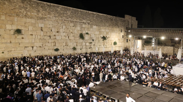 ערב ט' באב בכותל המערבי (צילום: מרק ישראל סלם)