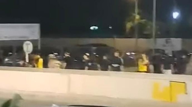 אוהדי בית"ר ירושלים בלרנקה (צילום: מסך מתוך פייסבוק)