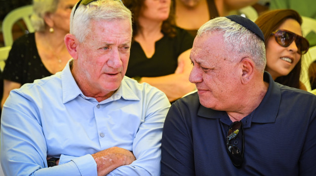 בני גנץ, גדי איזנקוט (צילום: מיכאל גלעדי, פלאש 90)
