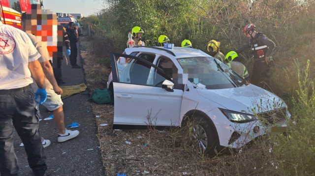 תאונת דרכים קטלנית בין רכב לאוטובוס סמוך לניר אליהו (צילום: תיעוד מבצעי מד"א)