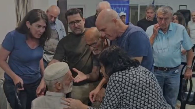 תיעוד מהעימות בחוג הבית (צילום: צילום מסך לפי סעיף 27א)