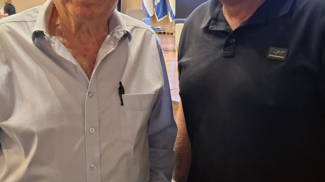 תא"ל(מיל') משה ( צ'יקו) תמיר ואלוף(מיל') עוזי דיין בכנס הניצחון (צילום: אבי חיים)