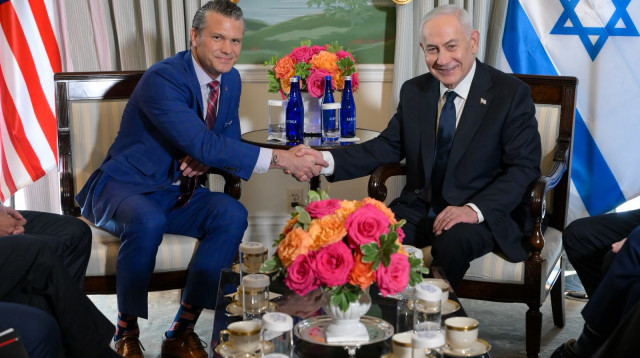 ראש הממשלה בנימין נתניהו נפגש עם מזכיר המלחמה של ארה״ב, פיט הגסת׳ בבלייר האוס בוושינגטון. (צילום: מעיין טואף/לע״מ)