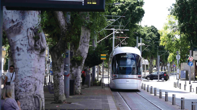 הרכבת הקלה (צילום: אבשלום ששוני)