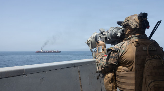 חייל אמריקאי במצרי הורמוז (צילום: U.S. Navy via Getty Images)