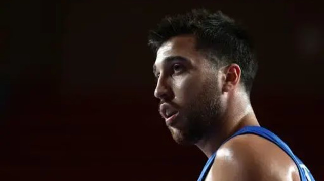 תמיר בלאט שחקן נבחרת ישראל (צילום: אתר רשמי, basketball_somova)