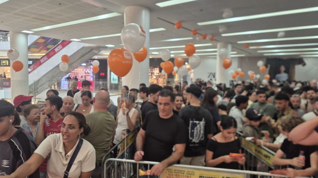 עומס בחנות שיאומי (צילום: ללא)