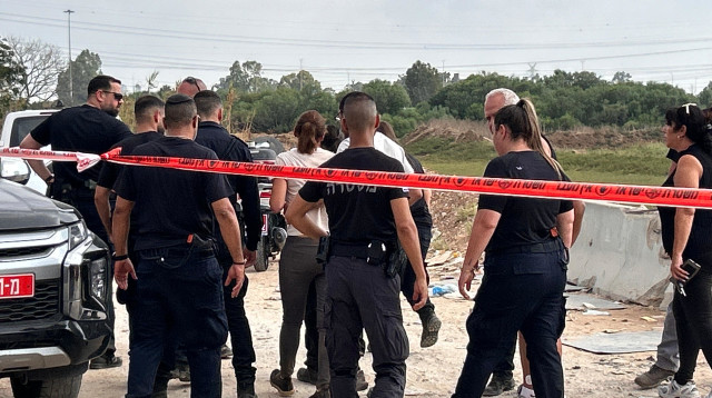מזירת איתור הגופה בשרון (צילום: אבשלום ששוני)