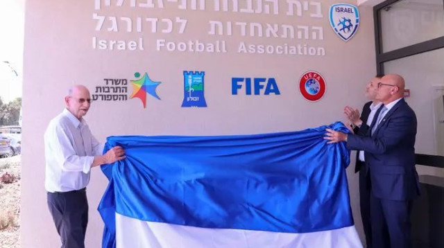 שלוש אחרי הנחת אבו הפינה (צילום: מאור אלקסלסי)