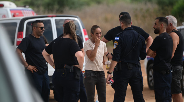 אימו של אלדר דיין בזירת מציאת הגופה (צילום: אבשלום ששוני)
