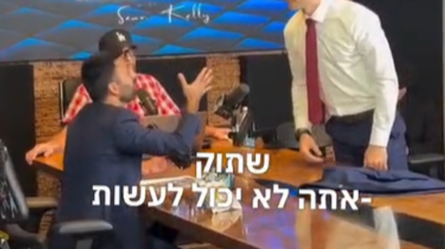 פעיל ההסברה יוסף חדאד נקלע לעימות עם פיזי עם פעיל הימין האמריקני דניס פייטוזה (צילום: דוברות)