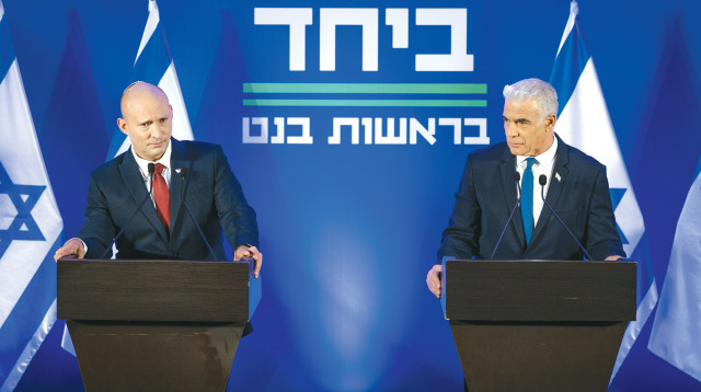יאיר לפיד, נפתלי בנט (צילום: חיים גולדברג, פלאש 90)
