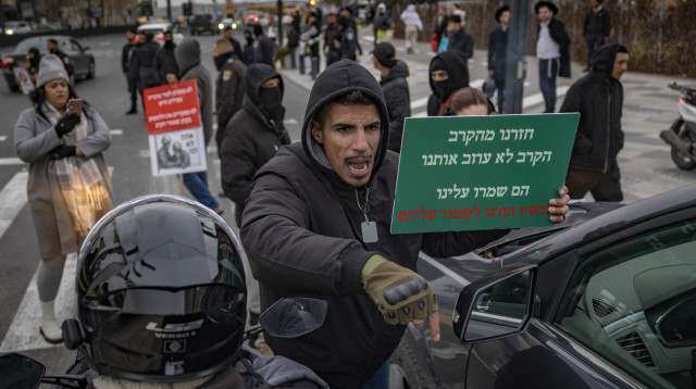 מחאת הלומי קרב בירושלים (צילום: יונתן סינדל, פלאש 90)