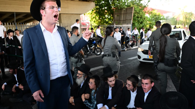 הפגנות חרדים בכביש 4 (צילום: אבשלום ששוני)