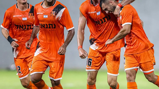 שחקני בני יהודה חוגגים מול אשדוד (צילום: אתר רשמי, הפייסבוק של בני יהודה)