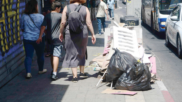 אשפה בתל אביב (צילום: אבשלום ששוני)