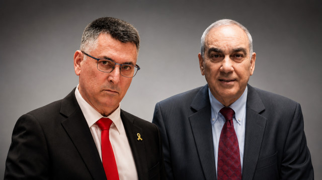 ניסים משעל, גדעון סער (צילום: אסף קליגר,רויטרס)
