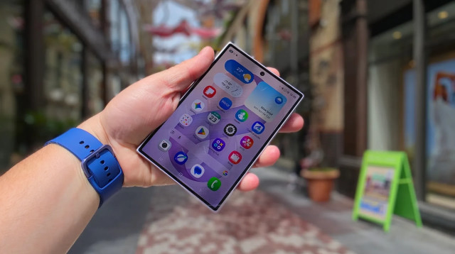 סמסונג - Galaxy Z Fold 8 (צילום: צחי הופמן)
