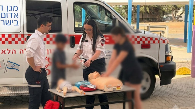  אירנה טיומקין בהתנדבות שלה (צילום: באדיבות המצולמת)