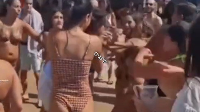קטטה ביום גיבוש של עובדי עיירית פתח תקווה בימית 2000 (צילום: צילום מסך רשתות חברתיות)