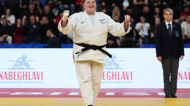 לא עוצרת. רז הרשקו לאחר הניצחון בגמר (צילום: GettyImages, GIORGI ARJEVANIDZE/AFP)