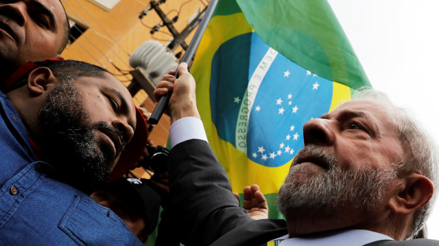 נשיא ברזיל לולה דגל (צילום: REUTERS/Nacho Doce TPX IMAGES OF THE DAYy)