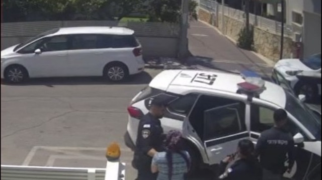 בני הזוג בנהריה מעוכבים (צילום: דוברות המשטרה)