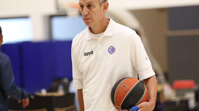 עודד קטש מאמן מכבי תל אביב (צילום: דני מרון)