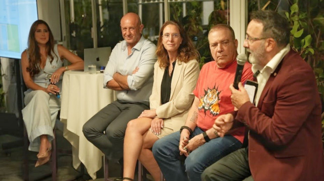 אילן שרקון, פלי פלד, דניאלה פז, יגאל סלוביק ואסתי שיוביץ (צילום: יחצ)